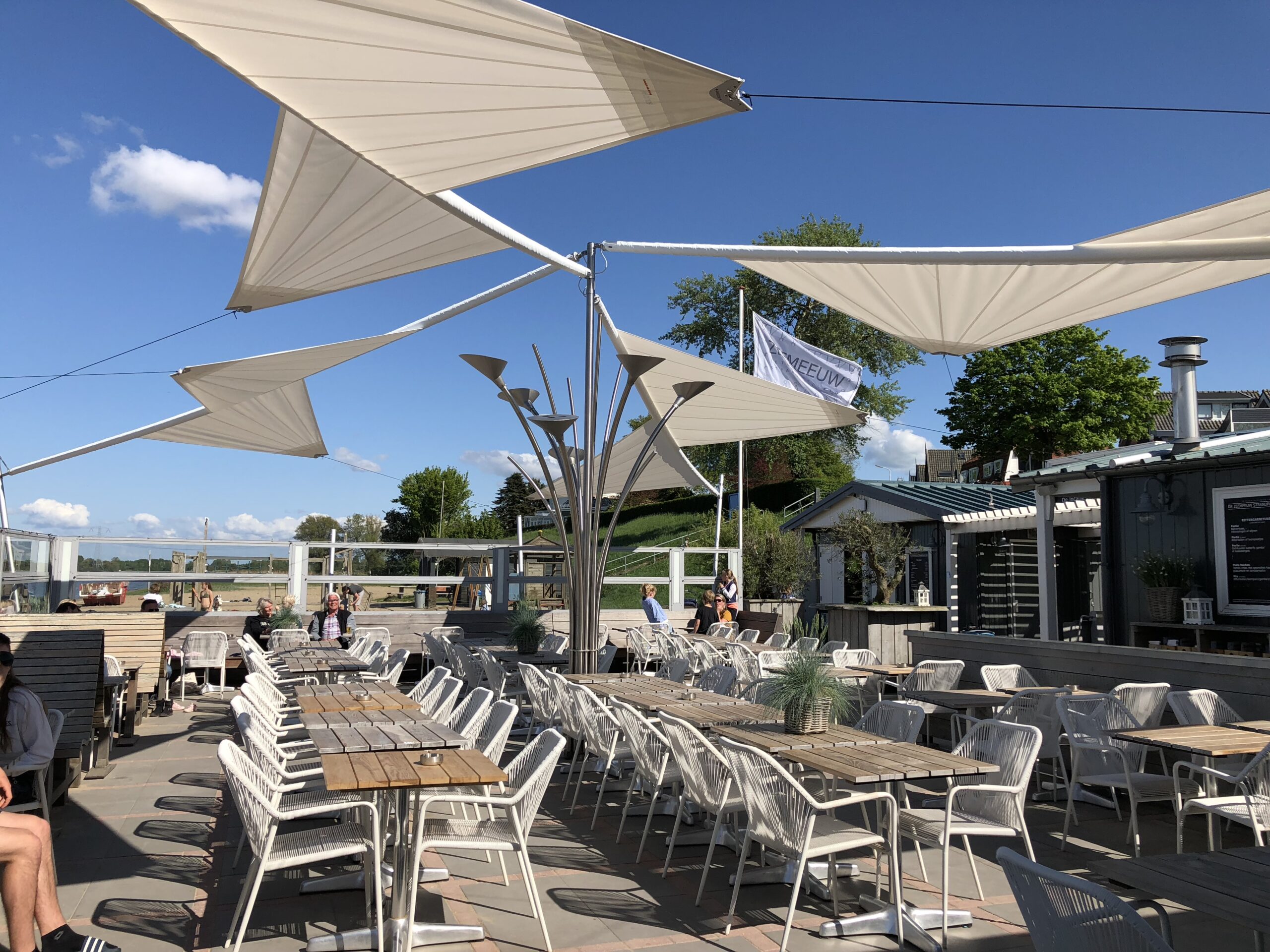 schotel Ontevreden kennis Een waterdicht doek als overkapping terras